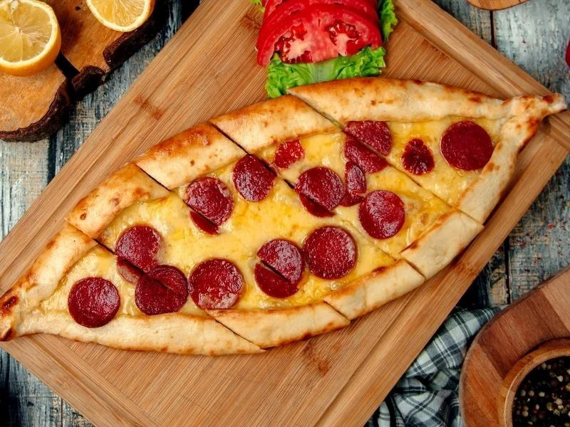 Sucuklu Pide